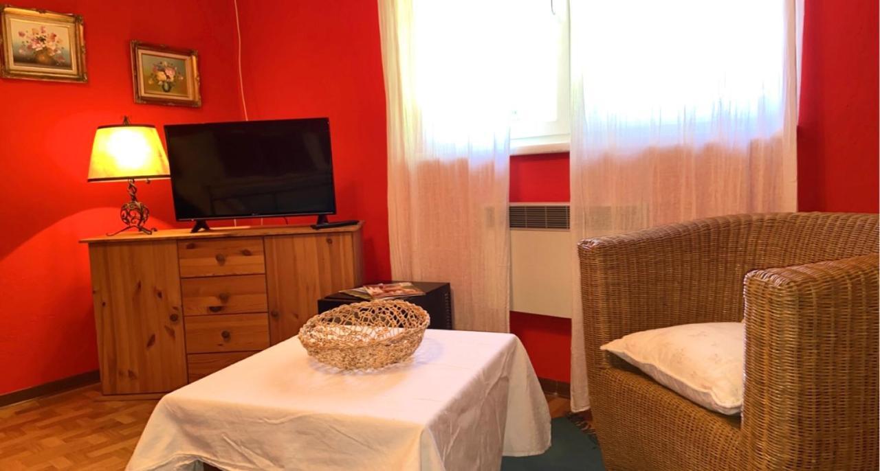 ג'ויס Gemutliches Zimmer Im Innenhof מראה חיצוני תמונה